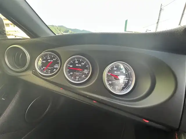 トヨタ ８６ GT 愛媛県 2014(平26)年 1.8万km サテンホワイトパール 社外ナビ（Bluetooth/SD/フルセグテレビ）/前方ドライブレコーダー/ルームミラー型GPSレーダー/ETC2.0/社外18インチAW(ADVAN RACING)/シートカバー/社外エアクリーナー/TRDシフトノブ/TRDマフラー/追加タコメーター(BLITZ)/バックカメラ/純正フロアマット/ABS/横滑り防止装置/オートライト/LEDヘッドライト/フォグランプ/USB入力端子