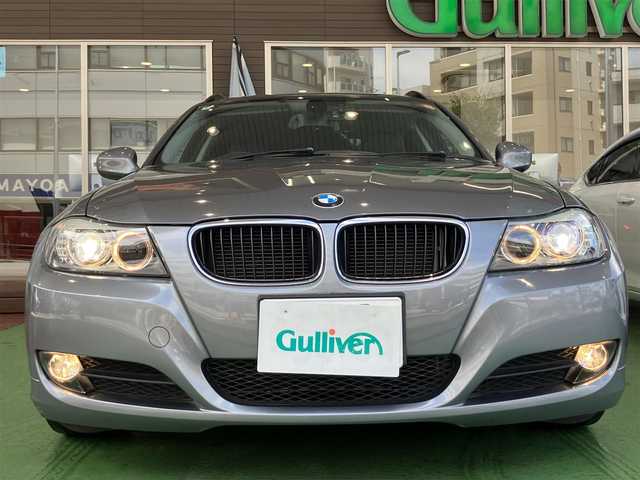 ＢＭＷ ３２０ｉ ツーリング 神奈川県 2012(平24)年 1.9万km スペースグレー 黒レザーシート/禁煙車/純正ナビ/（CD/HDD/AUX/FM/AM）/バックカメラ/ミラー一体型ETC/前席パワーシート/前席シートヒーター/プッシュスタート/スマートキー/純正17インチAW/ドライブレコーダー