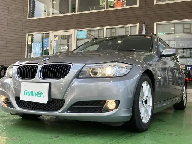 ＢＭＷ ３２０ｉ ツーリング 神奈川県 2012(平24)年 1.9万km スペースグレー 黒レザーシート/禁煙車/純正ナビ/（CD/HDD/AUX/FM/AM）/バックカメラ/ミラー一体型ETC/前席パワーシート/前席シートヒーター/プッシュスタート/スマートキー/純正17インチAW/ドライブレコーダー