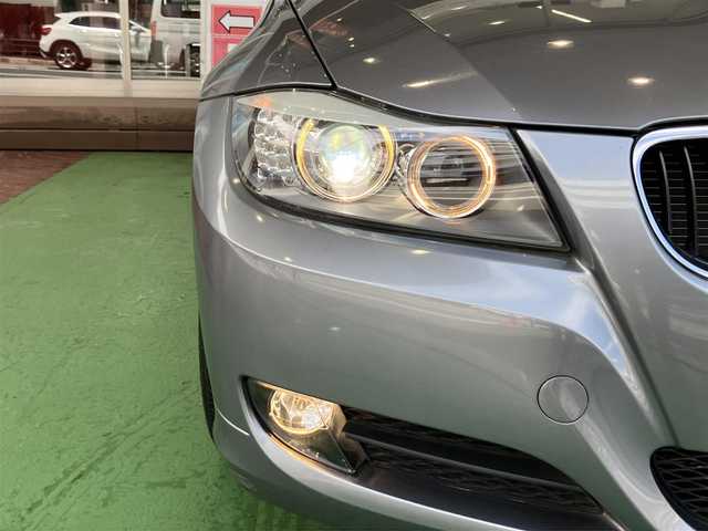 ＢＭＷ ３２０ｉ ツーリング 神奈川県 2012(平24)年 1.9万km スペースグレー 黒レザーシート/禁煙車/純正ナビ/（CD/HDD/AUX/FM/AM）/バックカメラ/ミラー一体型ETC/前席パワーシート/前席シートヒーター/プッシュスタート/スマートキー/純正17インチAW/ドライブレコーダー
