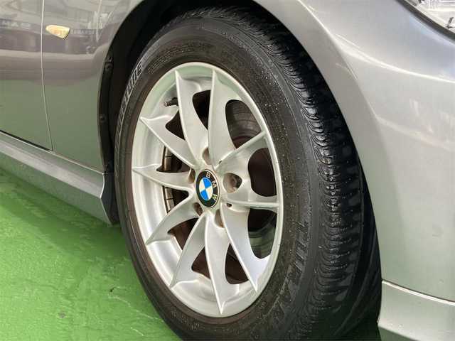 ＢＭＷ ３２０ｉ ツーリング 神奈川県 2012(平24)年 1.9万km スペースグレー 黒レザーシート/禁煙車/純正ナビ/（CD/HDD/AUX/FM/AM）/バックカメラ/ミラー一体型ETC/前席パワーシート/前席シートヒーター/プッシュスタート/スマートキー/純正17インチAW/ドライブレコーダー