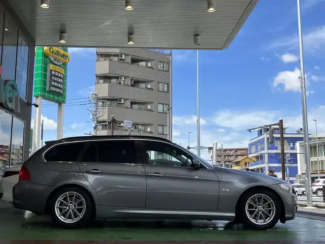 ＢＭＷ ３２０ｉ ツーリング 神奈川県 2012(平24)年 1.9万km スペースグレー 黒レザーシート/禁煙車/純正ナビ/（CD/HDD/AUX/FM/AM）/バックカメラ/ミラー一体型ETC/前席パワーシート/前席シートヒーター/プッシュスタート/スマートキー/純正17インチAW/ドライブレコーダー