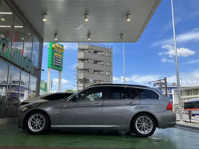 ＢＭＷ ３２０ｉ ツーリング 神奈川県 2012(平24)年 1.9万km スペースグレー 黒レザーシート/禁煙車/純正ナビ/（CD/HDD/AUX/FM/AM）/バックカメラ/ミラー一体型ETC/前席パワーシート/前席シートヒーター/プッシュスタート/スマートキー/純正17インチAW/ドライブレコーダー
