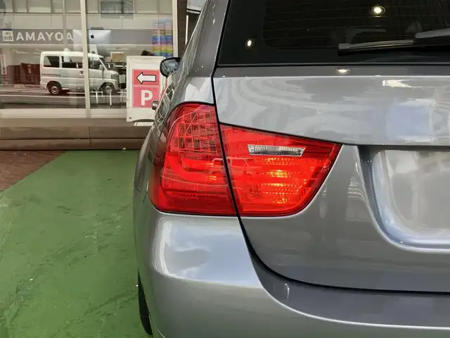 ＢＭＷ ３２０ｉ ツーリング 神奈川県 2012(平24)年 1.9万km スペースグレー 黒レザーシート/禁煙車/純正ナビ/（CD/HDD/AUX/FM/AM）/バックカメラ/ミラー一体型ETC/前席パワーシート/前席シートヒーター/プッシュスタート/スマートキー/純正17インチAW/ドライブレコーダー