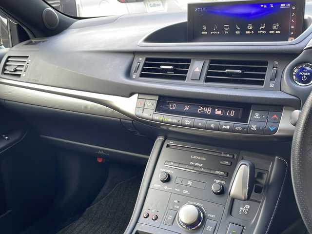 レクサス ＣＴ 200h Fスポーツ 大阪府 2018(平30)年 5.4万km ブラック 純正10.3インチSDナビ/（CD/DVD/AUX/SD/BT）/バックカメラ/ハーフレザーシート/前席シートヒーター/前席パワーシート/ステアリングヒーター/ドライブレコーダー/ETC/クルーズコントロール（追従走行有）/衝突被害軽減システム/レーンキープアシスト/コーナーセンサー/オートマチックハイビーム/純正LEDヘッドライト/純正フロアマット/カーテンエアバッグレーム
