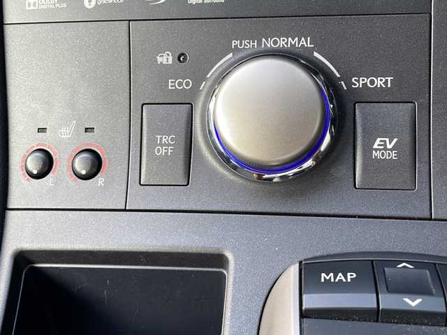 レクサス ＣＴ 200h Fスポーツ 大阪府 2018(平30)年 5.4万km ブラック 純正10.3インチSDナビ/（CD/DVD/AUX/SD/BT）/バックカメラ/ハーフレザーシート/前席シートヒーター/前席パワーシート/ステアリングヒーター/ドライブレコーダー/ETC/クルーズコントロール（追従走行有）/衝突被害軽減システム/レーンキープアシスト/コーナーセンサー/オートマチックハイビーム/純正LEDヘッドライト/純正フロアマット/カーテンエアバッグレーム