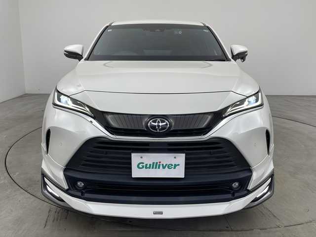 トヨタ ハリアー G 兵庫県 2020(令2)年 4.1万km ホワイトパールクリスタルシャイン ・純正ディスプレイオーディオナビ/・Bluetooth/フルセグテレビ/USB/Miracast/・Toyota Safety Sense/・プリクラッシュセーフティ/・レーントレーシングアシスト /・レーダークルーズコントロール（全車速追従機能付） /・アダプティブハイビームシステム/・ロードサインアシスト/・先行車発進告知機能/・パーキングサポートブレーキ（前後方静止物）/・クリアランスソナー/・デジタルインナーミラー/・ハーフレザーシート/・パワーバックドア/・運転席パワーシート/・モデリスタエアロ/・LEDオートライト/・LEDフロントフォグランプ/・社外22インチアルミホイール/・ビルトインETC2.0/・社外前後ドライブレコーダー/・スマートキー/・取扱説明書/・保証書