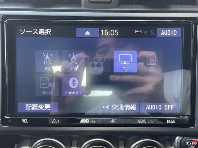 トヨタ ＧＲ８６ SZ 佐賀県 2023(令5)年 2.3万km クリスタルホワイトパール アイサイトコアテクノロジー/・プリクラッシュセーフティ/・全車速追従機能付きクルーズコントロール/・車線逸脱警報/・AT誤発進抑制制御/AT誤後進抑制制御/・後退時ブレーキアシスト/コーナーセンサー/純正9型ナビ/・バックカメラ/・フルセグTV/BT/CD/DVD/純正ドラレコ(DRT-H68A)/純正17インチAW/LEDヘッドライト/ハイビームアシスト/革巻きステアリング/パドルシフト/ETC2.0 /スペアキー×１/取扱説明書/保証書
