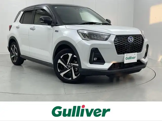 ダイハツ ロッキー プレミアム G HEV 茨城県 2023(令5)年 1.4万km ブラックマイカメタリック/シャイニングホワイトパール 9インチナビ/Bluetooth/フルセグ/CD/DVD/radio/SD/AUX/全周囲カメラ/前後ドラレコ/スマートアシスト/・衝突回避支援ブレーキ/・誤発進抑制/・車線逸脱警報/・BSM/・認識支援/・追従型クルーズコントロール/・レーンキープアシスト/LEDヘッドライト/オートライト/オートマチックハイビーム/ETC/前席シートヒーター/スペアキー