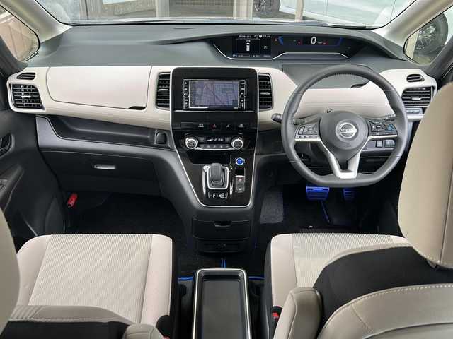 日産 セレナ e－パワー ハイウェイスター V 静岡県 2020(令2)年 3.3万km カシミヤグレージュ プロパイロット/・プリクラッシュ/・コーナーセンサー前後/・全方位カメラ/・バックカメラ/・レーンキープアシスト/・レーダークルーズコントロール/・オートホールド/・BSM(ブラインドスポットモニター)/・エマージェンシーブレーキ/・ドライブレコーダー(前のみ)/純正ワイドSDナビ/・DVD/・CD/・AM/・FM/・フルセグTV/・Bluetooth/・USB/・iPod/主要装備/・デジタルインナーミラー/・両側パワースライドドア/・ステアリングリモコン/・純正アルミホイール/・純正純正フロアマット/・フリップダウンモニター/・LEDヘッドライト/・オートライト/・ETC/・プッシュスタート/・スマートキー/・布系シート/・3列シート