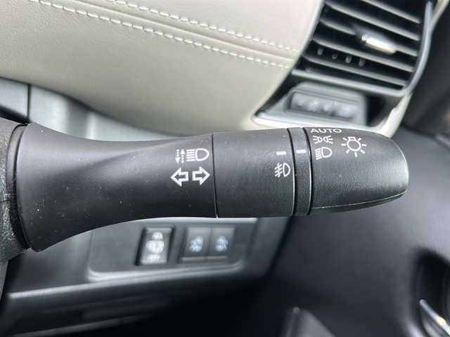 日産 セレナ e－パワー ハイウェイスター V 静岡県 2020(令2)年 3.3万km カシミヤグレージュ プロパイロット/・プリクラッシュ/・コーナーセンサー前後/・全方位カメラ/・バックカメラ/・レーンキープアシスト/・レーダークルーズコントロール/・オートホールド/・BSM(ブラインドスポットモニター)/・エマージェンシーブレーキ/・ドライブレコーダー(前のみ)/純正ワイドSDナビ/・DVD/・CD/・AM/・FM/・フルセグTV/・Bluetooth/・USB/・iPod/主要装備/・デジタルインナーミラー/・両側パワースライドドア/・ステアリングリモコン/・純正アルミホイール/・純正純正フロアマット/・フリップダウンモニター/・LEDヘッドライト/・オートライト/・ETC/・プッシュスタート/・スマートキー/・布系シート/・3列シート