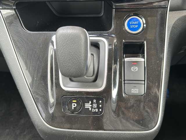 日産 セレナ e－パワー ハイウェイスター V 静岡県 2020(令2)年 3.3万km カシミヤグレージュ プロパイロット/・プリクラッシュ/・コーナーセンサー前後/・全方位カメラ/・バックカメラ/・レーンキープアシスト/・レーダークルーズコントロール/・オートホールド/・BSM(ブラインドスポットモニター)/・エマージェンシーブレーキ/・ドライブレコーダー(前のみ)/純正ワイドSDナビ/・DVD/・CD/・AM/・FM/・フルセグTV/・Bluetooth/・USB/・iPod/主要装備/・デジタルインナーミラー/・両側パワースライドドア/・ステアリングリモコン/・純正アルミホイール/・純正純正フロアマット/・フリップダウンモニター/・LEDヘッドライト/・オートライト/・ETC/・プッシュスタート/・スマートキー/・布系シート/・3列シート