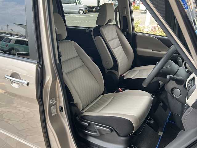 日産 セレナ e－パワー ハイウェイスター V 静岡県 2020(令2)年 3.3万km カシミヤグレージュ プロパイロット/・プリクラッシュ/・コーナーセンサー前後/・全方位カメラ/・バックカメラ/・レーンキープアシスト/・レーダークルーズコントロール/・オートホールド/・BSM(ブラインドスポットモニター)/・エマージェンシーブレーキ/・ドライブレコーダー(前のみ)/純正ワイドSDナビ/・DVD/・CD/・AM/・FM/・フルセグTV/・Bluetooth/・USB/・iPod/主要装備/・デジタルインナーミラー/・両側パワースライドドア/・ステアリングリモコン/・純正アルミホイール/・純正純正フロアマット/・フリップダウンモニター/・LEDヘッドライト/・オートライト/・ETC/・プッシュスタート/・スマートキー/・布系シート/・3列シート
