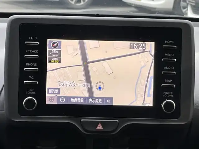 トヨタ ヤリス X 東京都 2020(令2)年 7.7万km ホワイトパールクリスタルシャイン (株)IDOMが運営する【じしゃロン昭島店】の自社ローン専用車両になります。こちらは現金またはオートローンご利用時の価格です。自社ローンご希望の方は別途その旨お申付け下さい/ディスプレイオーディオ/バックカメラ/ビルトインETC/電動格納ミラー/ステアリングスイッチ/USB入力端子/コーナーセンサー前後/エンジンスタートボタン/フロアマット純正