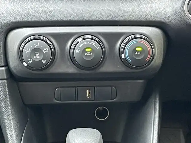 トヨタ ヤリス X 東京都 2020(令2)年 7.7万km ホワイトパールクリスタルシャイン (株)IDOMが運営する【じしゃロン昭島店】の自社ローン専用車両になります。こちらは現金またはオートローンご利用時の価格です。自社ローンご希望の方は別途その旨お申付け下さい/ディスプレイオーディオ/バックカメラ/ビルトインETC/電動格納ミラー/ステアリングスイッチ/USB入力端子/コーナーセンサー前後/エンジンスタートボタン/フロアマット純正