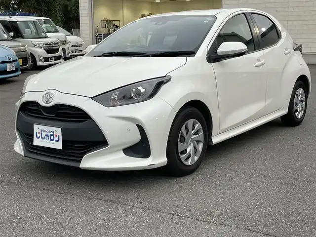 トヨタ ヤリス X 東京都 2020(令2)年 7.7万km ホワイトパールクリスタルシャイン (株)IDOMが運営する【じしゃロン昭島店】の自社ローン専用車両になります。こちらは現金またはオートローンご利用時の価格です。自社ローンご希望の方は別途その旨お申付け下さい/ディスプレイオーディオ/バックカメラ/ビルトインETC/電動格納ミラー/ステアリングスイッチ/USB入力端子/コーナーセンサー前後/エンジンスタートボタン/フロアマット純正