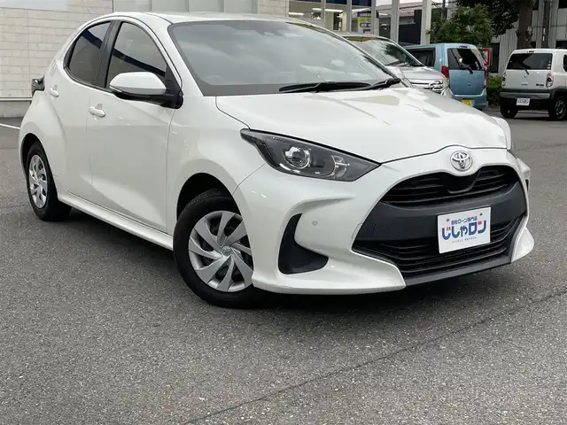トヨタ ヤリス X 東京都 2020(令2)年 7.7万km ホワイトパールクリスタルシャイン (株)IDOMが運営する【じしゃロン昭島店】の自社ローン専用車両になります。こちらは現金またはオートローンご利用時の価格です。自社ローンご希望の方は別途その旨お申付け下さい/ディスプレイオーディオ/バックカメラ/ビルトインETC/電動格納ミラー/ステアリングスイッチ/USB入力端子/コーナーセンサー前後/エンジンスタートボタン/フロアマット純正