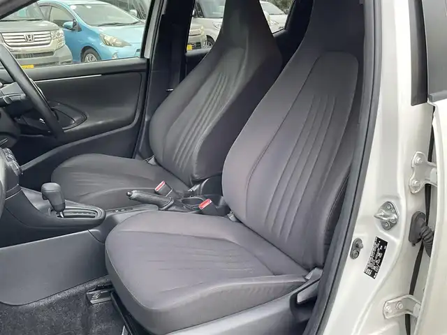 トヨタ ヤリス X 東京都 2020(令2)年 7.7万km ホワイトパールクリスタルシャイン (株)IDOMが運営する【じしゃロン昭島店】の自社ローン専用車両になります。こちらは現金またはオートローンご利用時の価格です。自社ローンご希望の方は別途その旨お申付け下さい/ディスプレイオーディオ/バックカメラ/ビルトインETC/電動格納ミラー/ステアリングスイッチ/USB入力端子/コーナーセンサー前後/エンジンスタートボタン/フロアマット純正