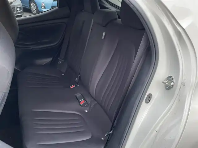 トヨタ ヤリス X 東京都 2020(令2)年 7.7万km ホワイトパールクリスタルシャイン (株)IDOMが運営する【じしゃロン昭島店】の自社ローン専用車両になります。こちらは現金またはオートローンご利用時の価格です。自社ローンご希望の方は別途その旨お申付け下さい/ディスプレイオーディオ/バックカメラ/ビルトインETC/電動格納ミラー/ステアリングスイッチ/USB入力端子/コーナーセンサー前後/エンジンスタートボタン/フロアマット純正