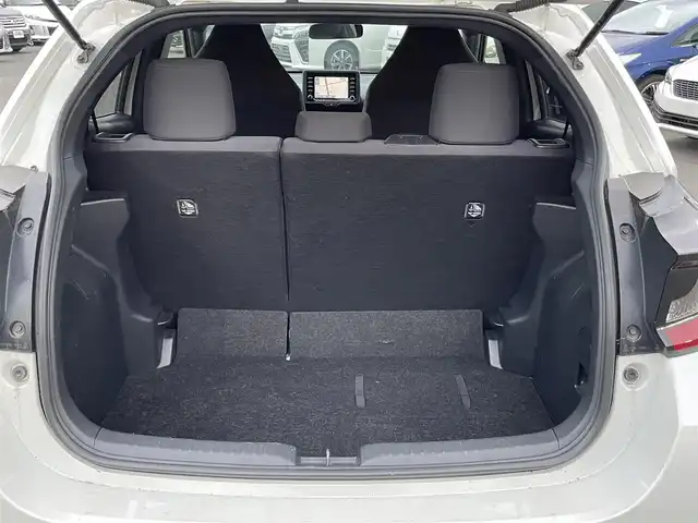 トヨタ ヤリス X 東京都 2020(令2)年 7.7万km ホワイトパールクリスタルシャイン (株)IDOMが運営する【じしゃロン昭島店】の自社ローン専用車両になります。こちらは現金またはオートローンご利用時の価格です。自社ローンご希望の方は別途その旨お申付け下さい/ディスプレイオーディオ/バックカメラ/ビルトインETC/電動格納ミラー/ステアリングスイッチ/USB入力端子/コーナーセンサー前後/エンジンスタートボタン/フロアマット純正