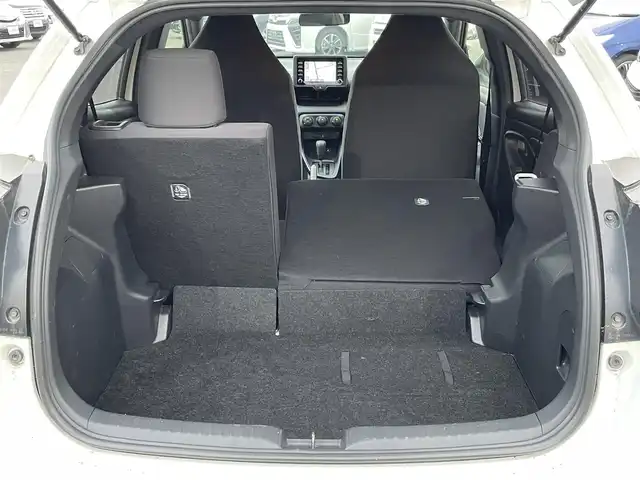 トヨタ ヤリス X 東京都 2020(令2)年 7.7万km ホワイトパールクリスタルシャイン (株)IDOMが運営する【じしゃロン昭島店】の自社ローン専用車両になります。こちらは現金またはオートローンご利用時の価格です。自社ローンご希望の方は別途その旨お申付け下さい/ディスプレイオーディオ/バックカメラ/ビルトインETC/電動格納ミラー/ステアリングスイッチ/USB入力端子/コーナーセンサー前後/エンジンスタートボタン/フロアマット純正