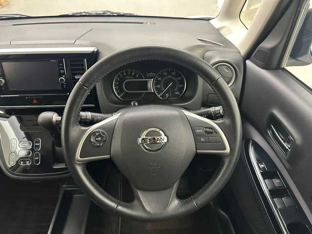 日産 デイズ ルークス ハイウェイスター Gターボ 兵庫県 2018(平30)年 6.1万km ホワイトパール ・純正SDナビ/・CD/DVD/SD/BT/フルセグTV/・アラウンドビューモニター/・ETC/・前方ドライブレコーダー/・LEDヘッドライト/・LEDフォグランプ/・オートライト/・オートハイビーム/・衝突軽減ブレーキ/・車線逸脱警報/・オートクルーズコントロール/・純正15インチアルミホイール/・両側パワースライドドア /・アイドリングストップ/・純正フロアマット/・純正ドアバイザー/・スマートキー/・プッシュスタート