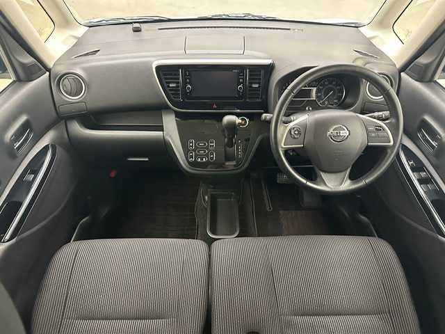 日産 デイズ ルークス ハイウェイスター Gターボ 兵庫県 2018(平30)年 6.1万km ホワイトパール ・純正SDナビ/・CD/DVD/SD/BT/フルセグTV/・アラウンドビューモニター/・ETC/・前方ドライブレコーダー/・LEDヘッドライト/・LEDフォグランプ/・オートライト/・オートハイビーム/・衝突軽減ブレーキ/・車線逸脱警報/・オートクルーズコントロール/・純正15インチアルミホイール/・両側パワースライドドア /・アイドリングストップ/・純正フロアマット/・純正ドアバイザー/・スマートキー/・プッシュスタート