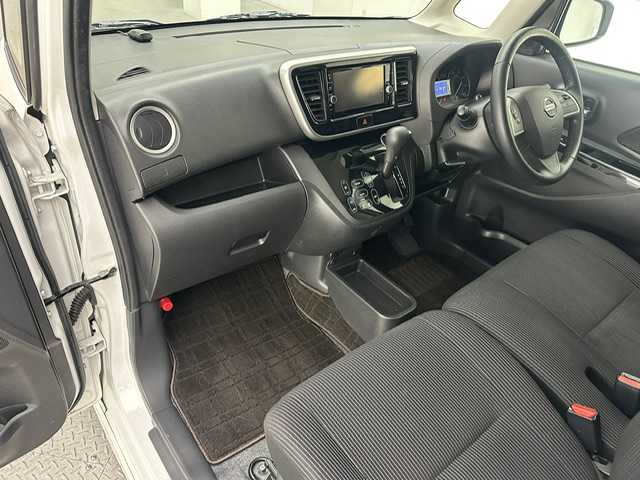 日産 デイズ ルークス ハイウェイスター Gターボ 兵庫県 2018(平30)年 6.1万km ホワイトパール ・純正SDナビ/・CD/DVD/SD/BT/フルセグTV/・アラウンドビューモニター/・ETC/・前方ドライブレコーダー/・LEDヘッドライト/・LEDフォグランプ/・オートライト/・オートハイビーム/・衝突軽減ブレーキ/・車線逸脱警報/・オートクルーズコントロール/・純正15インチアルミホイール/・両側パワースライドドア /・アイドリングストップ/・純正フロアマット/・純正ドアバイザー/・スマートキー/・プッシュスタート