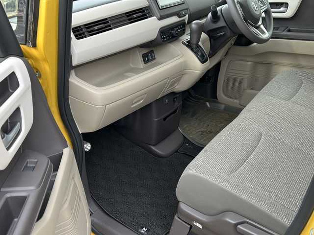 ホンダ Ｎ ＢＯＸ G L ホンダセンシング 秋田県 2017(平29)年 1.3万km プレミアムイエローパールⅡ 純正メモリナビ/純正BT、CD、DVD、TV/両側パワースライドドア/前後ドライブレコーダー/バックカメラ/コーナーセンサー/社外14インチAW/４WD