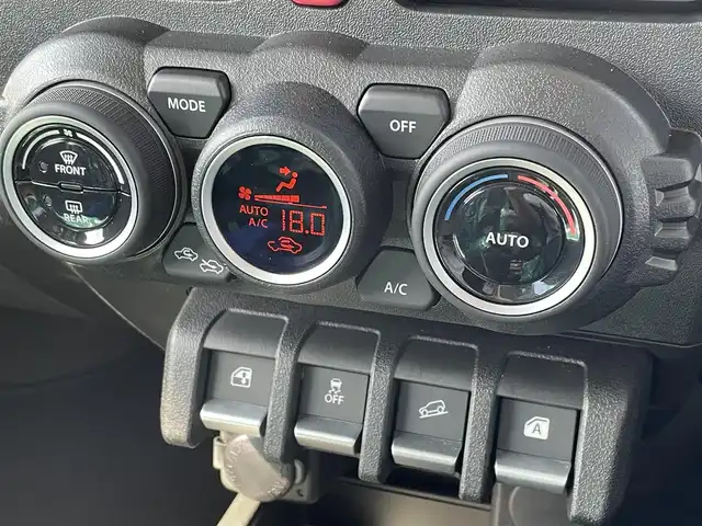 スズキ ジムニー ノマド FC 佐賀県 2025(令7)年 0.1千km ベージュ 登録時走行距離42Km/パートタイム4WD/パイオニア9インチメモリーナビゲーション/・フルセグTV/CD/DVD/SD/Bluetooth/バックカメラ/ミラーヒーター/DN席シートヒーター/ISOFIX対応/革巻きステアリング/ステアリングリモコン/純正15インチアルミホイール/純正LEDヘッドライト/・オートマチックハイビーム/純正フォグランプ/リヤフォグランプ/純正フロアマット/純正ドアバイザ―/色コード「E5J」/アダプティブクルーズコントロール/デュアルカメラブレーキサポート/車線逸脱警報機能/パーキングセンサー