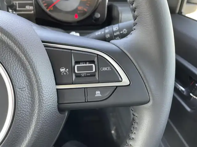 スズキ ジムニー ノマド FC 佐賀県 2025(令7)年 0.1千km ベージュ 登録時走行距離42Km/パートタイム4WD/パイオニア9インチメモリーナビゲーション/・フルセグTV/CD/DVD/SD/Bluetooth/バックカメラ/ミラーヒーター/DN席シートヒーター/ISOFIX対応/革巻きステアリング/ステアリングリモコン/純正15インチアルミホイール/純正LEDヘッドライト/・オートマチックハイビーム/純正フォグランプ/リヤフォグランプ/純正フロアマット/純正ドアバイザ―/色コード「E5J」/アダプティブクルーズコントロール/デュアルカメラブレーキサポート/車線逸脱警報機能/パーキングセンサー