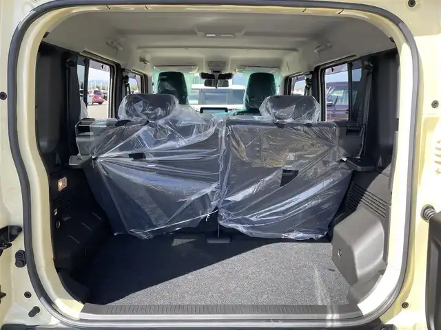 スズキ ジムニー ノマド FC 佐賀県 2025(令7)年 0.1千km ベージュ 登録時走行距離42Km/パートタイム4WD/パイオニア9インチメモリーナビゲーション/・フルセグTV/CD/DVD/SD/Bluetooth/バックカメラ/ミラーヒーター/DN席シートヒーター/ISOFIX対応/革巻きステアリング/ステアリングリモコン/純正15インチアルミホイール/純正LEDヘッドライト/・オートマチックハイビーム/純正フォグランプ/リヤフォグランプ/純正フロアマット/純正ドアバイザ―/色コード「E5J」/アダプティブクルーズコントロール/デュアルカメラブレーキサポート/車線逸脱警報機能/パーキングセンサー