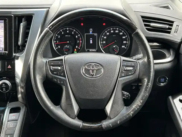 トヨタ ヴェルファイア Z Gエディション 愛媛県 2015(平27)年 8.6万km ブラック 登録時走行距離：85346Km/メーカーOP純正SDメモリーナビ/AM/FM/DVD/フルセグTV/BT/横滑り防止装置/盗難防止装置/純正ビルトインETC/エンジンスタートボタン/クルコン/ＡＢS/LEDヘッドライト/オートライト/両側パワスラ/スマートキー/ハンドルヒーター/純正フロアマット/社外アルミホイール