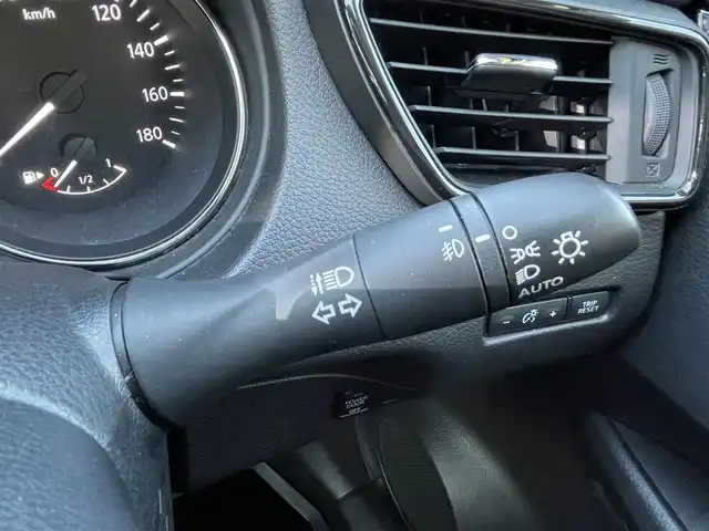 日産 エクストレイル 20X 熊本県 2017(平29)年 9.8万km ブリリアントホワイトパール プロパイロット/ワンオーナー/プッシュスタート/純正ナビ/（CD・DVD・フルセグTV）/アラウンドビューモニター/ビルトインETC/ドライブレコーダー/純正18インチAW/ルーフレール/パワーバックドア/LEDヘッドライト/オートライト/フォグライト/前後コーナーセンサー/横滑り防止装置/ウィンカーミラー/純正フロアマット/純正ドアバイザー/新車保証書/取扱説明書/スマートスペアキー×1本