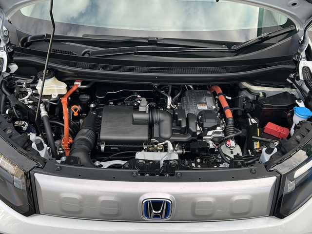 ホンダ フリード ハイブリット e:HEV クロスター 山口県 2025(令7)年 0.1千km プラチナホワイトパール 登録済未使用車/純正9インチナビ/・フルセグテレビ/・Bluetooth機能/・Apple CarPlay/・Android Auto/・AM/FMラジオ/・USB入力端子/・交通情報/保証書/取扱説明書/両側パワースライドドア/バックカメラ/プッシュスタート/スマートキー/スペアあり/純正LEDヘッドライト/フォグライト/純正１５インチアルミホイール/Honda SENSING/・衝突軽減ブレーキ/・誤発進抑制機能/・後方誤発進抑制機能/・近距離衝突軽減ブレーキ/・歩行者事故低減ステアリング/・路外逸脱抑制機能/・渋滞追従機能付アダプティブクルーズコントロール/・車線維持支援システム/・トラフィックジャムアシスト/・先行車発進お知らせ機能/・標識認識機能/・オートハイビーム/・パーキングセンサーシステム/ブラインドスポットインフォメーション/盗難防止システム