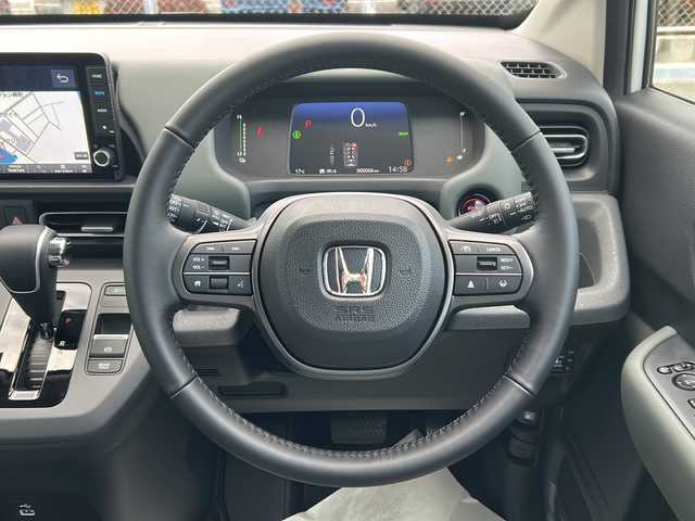 ホンダ フリード ハイブリット e:HEV クロスター 山口県 2025(令7)年 0.1千km プラチナホワイトパール 登録済未使用車/純正9インチナビ/・フルセグテレビ/・Bluetooth機能/・Apple CarPlay/・Android Auto/・AM/FMラジオ/・USB入力端子/・交通情報/保証書/取扱説明書/両側パワースライドドア/バックカメラ/プッシュスタート/スマートキー/スペアあり/純正LEDヘッドライト/フォグライト/純正１５インチアルミホイール/Honda SENSING/・衝突軽減ブレーキ/・誤発進抑制機能/・後方誤発進抑制機能/・近距離衝突軽減ブレーキ/・歩行者事故低減ステアリング/・路外逸脱抑制機能/・渋滞追従機能付アダプティブクルーズコントロール/・車線維持支援システム/・トラフィックジャムアシスト/・先行車発進お知らせ機能/・標識認識機能/・オートハイビーム/・パーキングセンサーシステム/ブラインドスポットインフォメーション/盗難防止システム