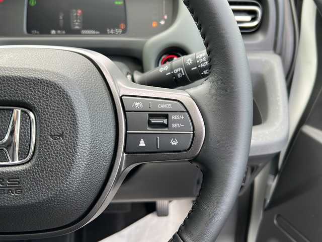 ホンダ フリード ハイブリット e:HEV クロスター 山口県 2025(令7)年 0.1千km プラチナホワイトパール 登録済未使用車/純正9インチナビ/・フルセグテレビ/・Bluetooth機能/・Apple CarPlay/・Android Auto/・AM/FMラジオ/・USB入力端子/・交通情報/保証書/取扱説明書/両側パワースライドドア/バックカメラ/プッシュスタート/スマートキー/スペアあり/純正LEDヘッドライト/フォグライト/純正１５インチアルミホイール/Honda SENSING/・衝突軽減ブレーキ/・誤発進抑制機能/・後方誤発進抑制機能/・近距離衝突軽減ブレーキ/・歩行者事故低減ステアリング/・路外逸脱抑制機能/・渋滞追従機能付アダプティブクルーズコントロール/・車線維持支援システム/・トラフィックジャムアシスト/・先行車発進お知らせ機能/・標識認識機能/・オートハイビーム/・パーキングセンサーシステム/ブラインドスポットインフォメーション/盗難防止システム