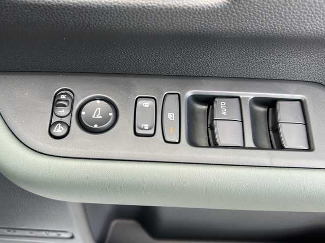 ホンダ フリード ハイブリット e:HEV クロスター 山口県 2025(令7)年 0.1千km プラチナホワイトパール 登録済未使用車/純正9インチナビ/・フルセグテレビ/・Bluetooth機能/・Apple CarPlay/・Android Auto/・AM/FMラジオ/・USB入力端子/・交通情報/保証書/取扱説明書/両側パワースライドドア/バックカメラ/プッシュスタート/スマートキー/スペアあり/純正LEDヘッドライト/フォグライト/純正１５インチアルミホイール/Honda SENSING/・衝突軽減ブレーキ/・誤発進抑制機能/・後方誤発進抑制機能/・近距離衝突軽減ブレーキ/・歩行者事故低減ステアリング/・路外逸脱抑制機能/・渋滞追従機能付アダプティブクルーズコントロール/・車線維持支援システム/・トラフィックジャムアシスト/・先行車発進お知らせ機能/・標識認識機能/・オートハイビーム/・パーキングセンサーシステム/ブラインドスポットインフォメーション/盗難防止システム