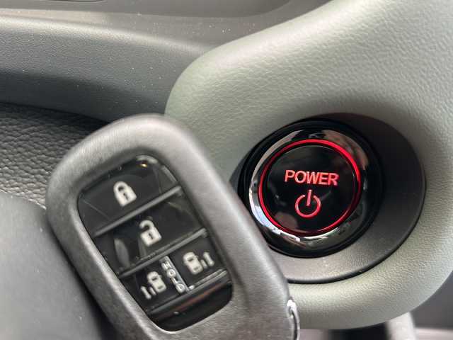 ホンダ フリード ハイブリット e:HEV クロスター 山口県 2025(令7)年 0.1千km プラチナホワイトパール 登録済未使用車/純正9インチナビ/・フルセグテレビ/・Bluetooth機能/・Apple CarPlay/・Android Auto/・AM/FMラジオ/・USB入力端子/・交通情報/保証書/取扱説明書/両側パワースライドドア/バックカメラ/プッシュスタート/スマートキー/スペアあり/純正LEDヘッドライト/フォグライト/純正１５インチアルミホイール/Honda SENSING/・衝突軽減ブレーキ/・誤発進抑制機能/・後方誤発進抑制機能/・近距離衝突軽減ブレーキ/・歩行者事故低減ステアリング/・路外逸脱抑制機能/・渋滞追従機能付アダプティブクルーズコントロール/・車線維持支援システム/・トラフィックジャムアシスト/・先行車発進お知らせ機能/・標識認識機能/・オートハイビーム/・パーキングセンサーシステム/ブラインドスポットインフォメーション/盗難防止システム