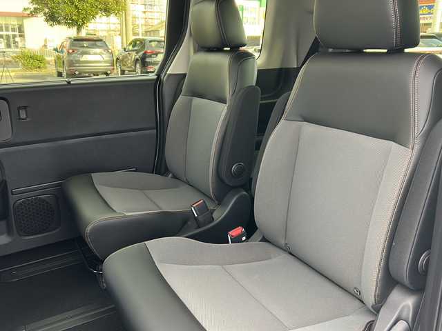 ホンダ フリード ハイブリット e:HEV クロスター 山口県 2025(令7)年 0.1千km プラチナホワイトパール 登録済未使用車/純正9インチナビ/・フルセグテレビ/・Bluetooth機能/・Apple CarPlay/・Android Auto/・AM/FMラジオ/・USB入力端子/・交通情報/保証書/取扱説明書/両側パワースライドドア/バックカメラ/プッシュスタート/スマートキー/スペアあり/純正LEDヘッドライト/フォグライト/純正１５インチアルミホイール/Honda SENSING/・衝突軽減ブレーキ/・誤発進抑制機能/・後方誤発進抑制機能/・近距離衝突軽減ブレーキ/・歩行者事故低減ステアリング/・路外逸脱抑制機能/・渋滞追従機能付アダプティブクルーズコントロール/・車線維持支援システム/・トラフィックジャムアシスト/・先行車発進お知らせ機能/・標識認識機能/・オートハイビーム/・パーキングセンサーシステム/ブラインドスポットインフォメーション/盗難防止システム