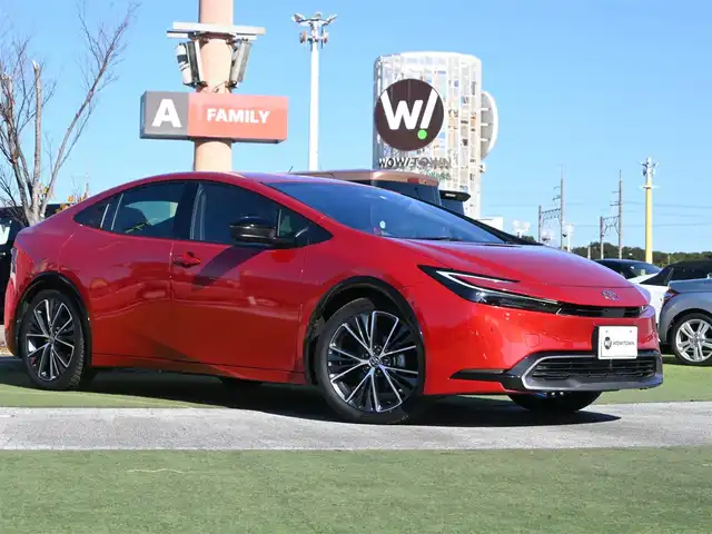 トヨタ プリウス Z 千葉県 2023(令5)年 1.9万km エモーショナルレッドⅡ Toyota Safety Sense/・プリクラッシュセーフティ/・レーンディパーチャーアラート/・オートハイビーム/・レーダークルーズコントロール/アイドリングストップ/ディスプレイオーディオ/純正地デジTV/【Bluetooth接続】/パノラミックビューモニター/運転席パワーシート/前席エアシート/シートヒーター/革巻きステアリング/ステアリングスイッチ/ETC（2.0）/LEDヘッドライト/ウインカーミラー/クリアランスソナー/純正19インチアルミホイル/サイド/カーテンエアバッグ/スマートキー