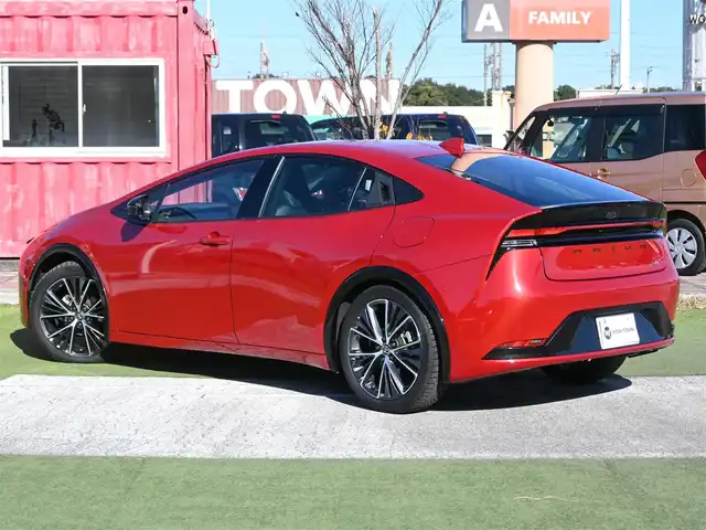 トヨタ プリウス Z 千葉県 2023(令5)年 1.9万km エモーショナルレッドⅡ Toyota Safety Sense/・プリクラッシュセーフティ/・レーンディパーチャーアラート/・オートハイビーム/・レーダークルーズコントロール/アイドリングストップ/ディスプレイオーディオ/純正地デジTV/【Bluetooth接続】/パノラミックビューモニター/運転席パワーシート/前席エアシート/シートヒーター/革巻きステアリング/ステアリングスイッチ/ETC（2.0）/LEDヘッドライト/ウインカーミラー/クリアランスソナー/純正19インチアルミホイル/サイド/カーテンエアバッグ/スマートキー