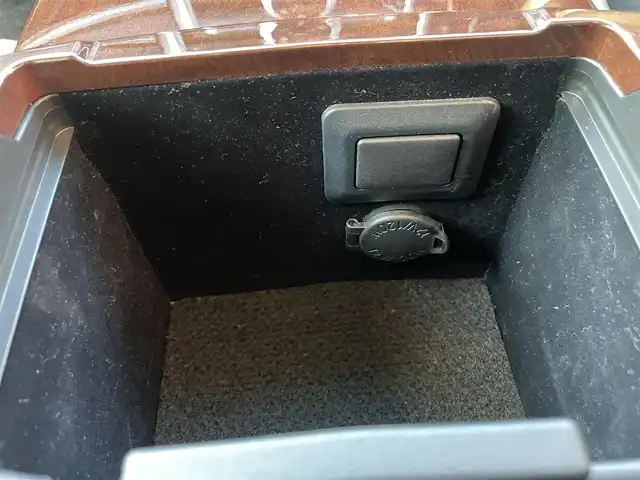 トヨタ マークＸ 250G Four 大阪府 2012(平24)年 10万km ホワイトパールクリスタルシャイン (株)IDOMが運営する【じしゃロン堺店】の自社ローン専用車両になります。/こちらは現金またはオートローンご利用時の価格です。自社ローンご希望の方は別途その旨お申付け下さい