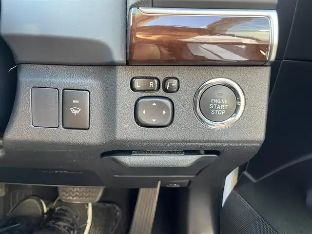 トヨタ マークＸ 250G Four 大阪府 2012(平24)年 10万km ホワイトパールクリスタルシャイン (株)IDOMが運営する【じしゃロン堺店】の自社ローン専用車両になります。/こちらは現金またはオートローンご利用時の価格です。自社ローンご希望の方は別途その旨お申付け下さい