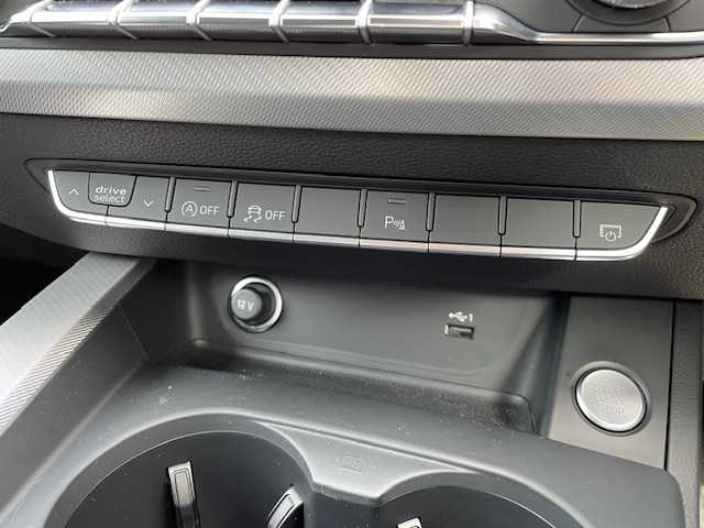 アウディ Ａ４ 40TDIクワトロ アドバンスド 広島県 2021(令3)年 2.6万km グレイシアホワイトメタリック ワンオーナー/4WD/純正メモリナビ/　(ワンセグTV/Bt/USB)/バーチャルコックピット/レーダークルーズコントロール/オートマチックハイビーム/コーナーセンサー(F/R)/バックカメラ/革巻きステア/ノブ/パドルシフト/ミラーヒーター/ウインカーミラー /ヘットライトウオッシャー/アイドリングストップ/パワーシート(前席)/シートヒーター(前席)/LEDオートライト/オートワイパー/純正前後ドライブレコーダー/スマートキー/プッシュスタート/ETC2.0/純正フロアマット/リア5面スモークフィルム/W/サイド/カーテンエアバッグ /ABS/スマートキーx2/保証書/取説/2022/23/25年/　ディーラー点検記録簿あり