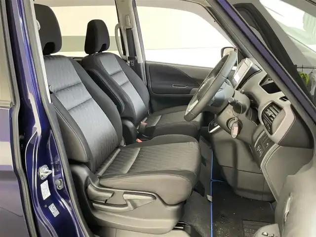 日産 セレナ e－パワー ハイウェイスター V 愛知県 2020(令2)年 5.7万km アズライトブルー 純正１０型ナビ　純正後席モニター　セーフティパックＢ　全方位カメラ　プロパイロット　パーキングアシスト　純正ドラレコナビ連動　ＢＳＭ　電動パーキング　エマブレ　衝突軽減　追従クルコン　ＬＥＤオートライト　ハンズフリー両側パワスラ　コーナーセンサー　フォグランプ　ETC　禁煙車