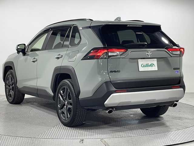 トヨタ ＲＡＶ４ アドベンチャー 広島県 2023(令5)年 1.5万km アーバンカーキ パノラマムーンルーフ/純正10.5型ディスプレイオーディオ/バックカメラ/パワーシート/ポジションメモリー/シートヒーター/ベンチレーション/ステアリングヒーター/ダウンヒルアシストコントロール/ブラインドスポットモニター/クリアランスソナー/パーキングサポートブレーキ/セーフティセンス/・プリクラッシュセーフティ/・レーントレーシングアシスト/・オートマチックハイビーム/・レーダークルーズコントロール/LEDヘッドランプ/純正19インチAW/ETC2.0/USB入力端子