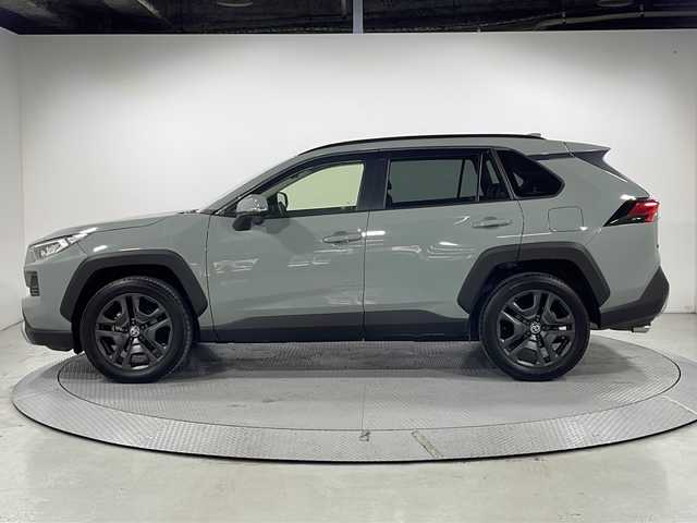 トヨタ ＲＡＶ４ アドベンチャー 広島県 2023(令5)年 1.5万km アーバンカーキ パノラマムーンルーフ/純正10.5型ディスプレイオーディオ/バックカメラ/パワーシート/ポジションメモリー/シートヒーター/ベンチレーション/ステアリングヒーター/ダウンヒルアシストコントロール/ブラインドスポットモニター/クリアランスソナー/パーキングサポートブレーキ/セーフティセンス/・プリクラッシュセーフティ/・レーントレーシングアシスト/・オートマチックハイビーム/・レーダークルーズコントロール/LEDヘッドランプ/純正19インチAW/ETC2.0/USB入力端子