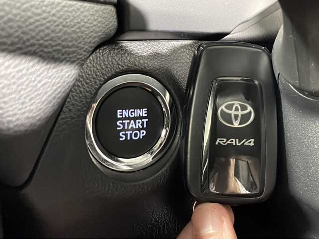 トヨタ ＲＡＶ４ アドベンチャー 広島県 2023(令5)年 1.5万km アーバンカーキ パノラマムーンルーフ/純正10.5型ディスプレイオーディオ/バックカメラ/パワーシート/ポジションメモリー/シートヒーター/ベンチレーション/ステアリングヒーター/ダウンヒルアシストコントロール/ブラインドスポットモニター/クリアランスソナー/パーキングサポートブレーキ/セーフティセンス/・プリクラッシュセーフティ/・レーントレーシングアシスト/・オートマチックハイビーム/・レーダークルーズコントロール/LEDヘッドランプ/純正19インチAW/ETC2.0/USB入力端子