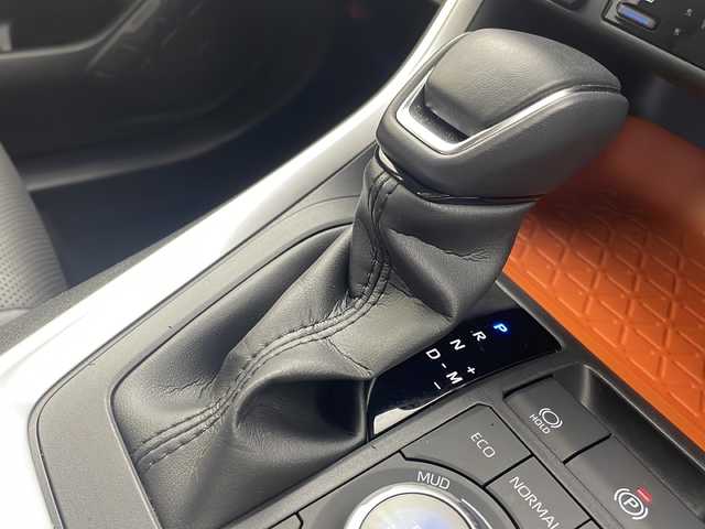トヨタ ＲＡＶ４ アドベンチャー 栃木県 2023(令5)年 1.5万km アーバンカーキ パノラマムーンルーフ/純正10.5型ディスプレイオーディオ/バックカメラ/パワーシート/ポジションメモリー/シートヒーター/ベンチレーション/ステアリングヒーター/ダウンヒルアシストコントロール/ブラインドスポットモニター/クリアランスソナー/パーキングサポートブレーキ/セーフティセンス/・プリクラッシュセーフティ/・レーントレーシングアシスト/・オートマチックハイビーム/・レーダークルーズコントロール/LEDヘッドランプ/純正19インチAW/ETC2.0/USB入力端子